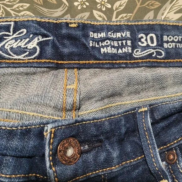 Women's Levi's Demi Curve Boot Cut Jeans In A Medium Wash. Size 10. - Picture 4 of 8